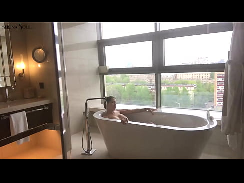 ❤️ Enorme babe die hartstochtelijk haar poesje aftrekt in de badkamer ❌ Russian porno at nl.ixiporn.ru ❤